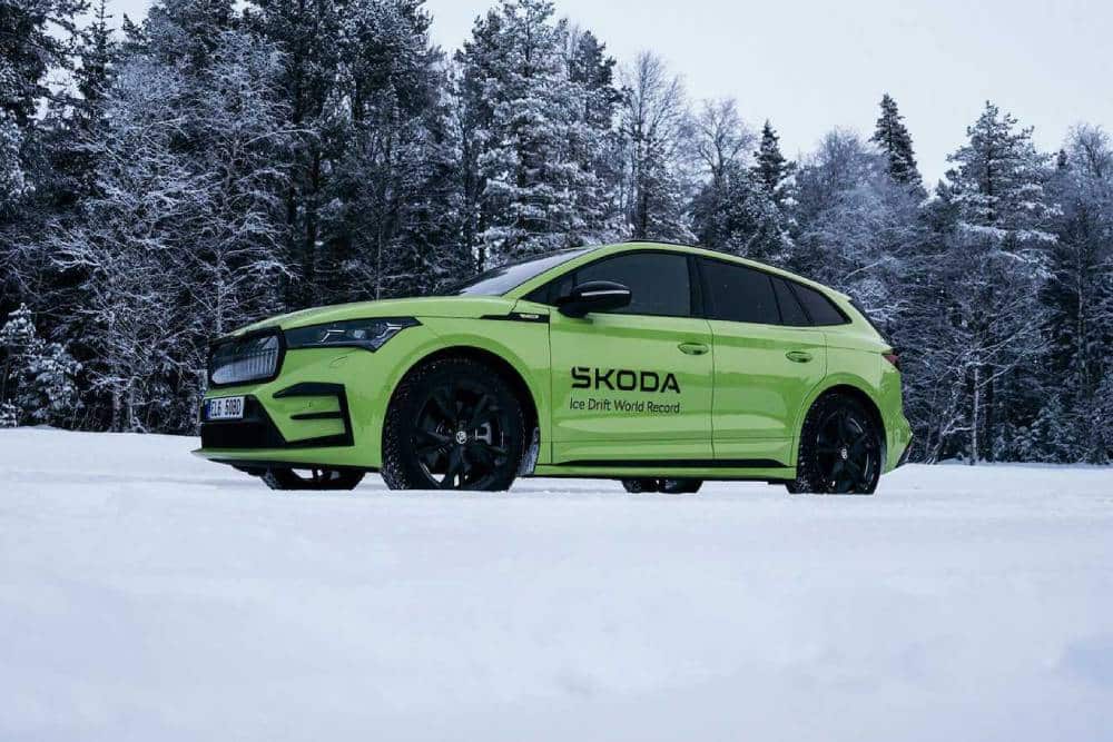 https://autogreeknews.gr/wp-content/uploads/2023/02/skoda-enyaq-rs-sets-two-guinness-records-2.jpg
