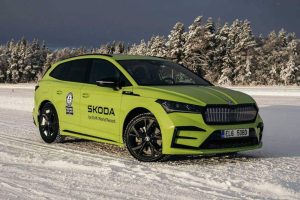 skoda-enyaq-rs-sets-two-guinness-records (3)