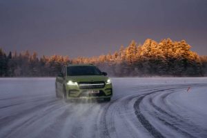 skoda-enyaq-rs-sets-two-guinness-records (4)