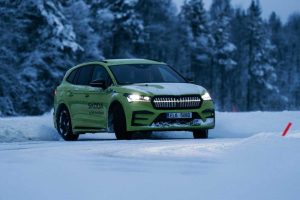skoda-enyaq-rs-sets-two-guinness-records (6)