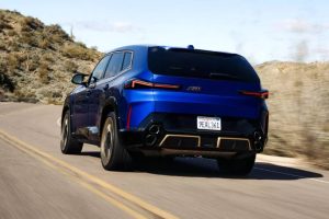 2023-BMW-XM-Marina-Bay-Blue-Metallic-4-2048×1366