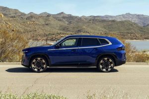 2023-BMW-XM-Marina-Bay-Blue-Metallic-43-2048×1366