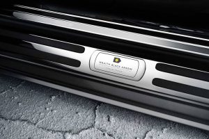 2023-rolls-royce-black-badge-wraith-black-arrow-in (11)