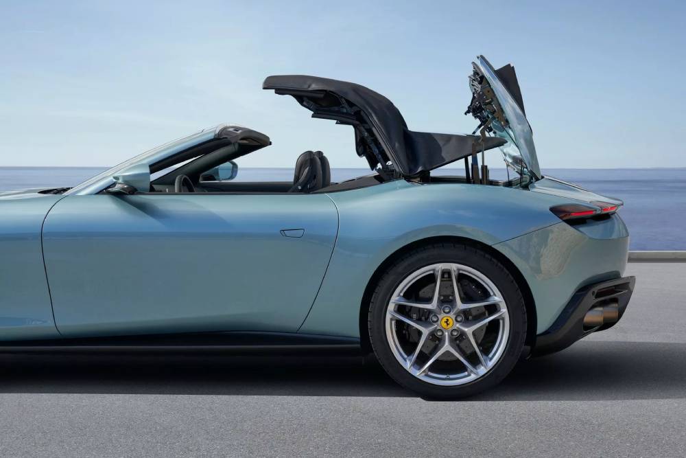 https://autogreeknews.gr/wp-content/uploads/2023/03/2024-Ferrari-Roma-Spider-13.jpg