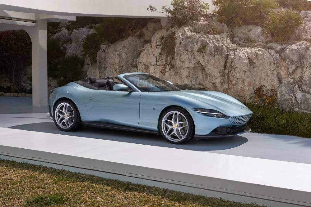 https://autogreeknews.gr/wp-content/uploads/2023/03/2024-Ferrari-Roma-Spider-2.jpg