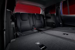 2024-Mercedes-GLA-GLB-17-2048×1366