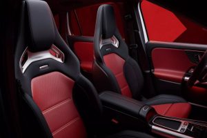 2024-Mercedes-GLA-GLB-7-2048×1366