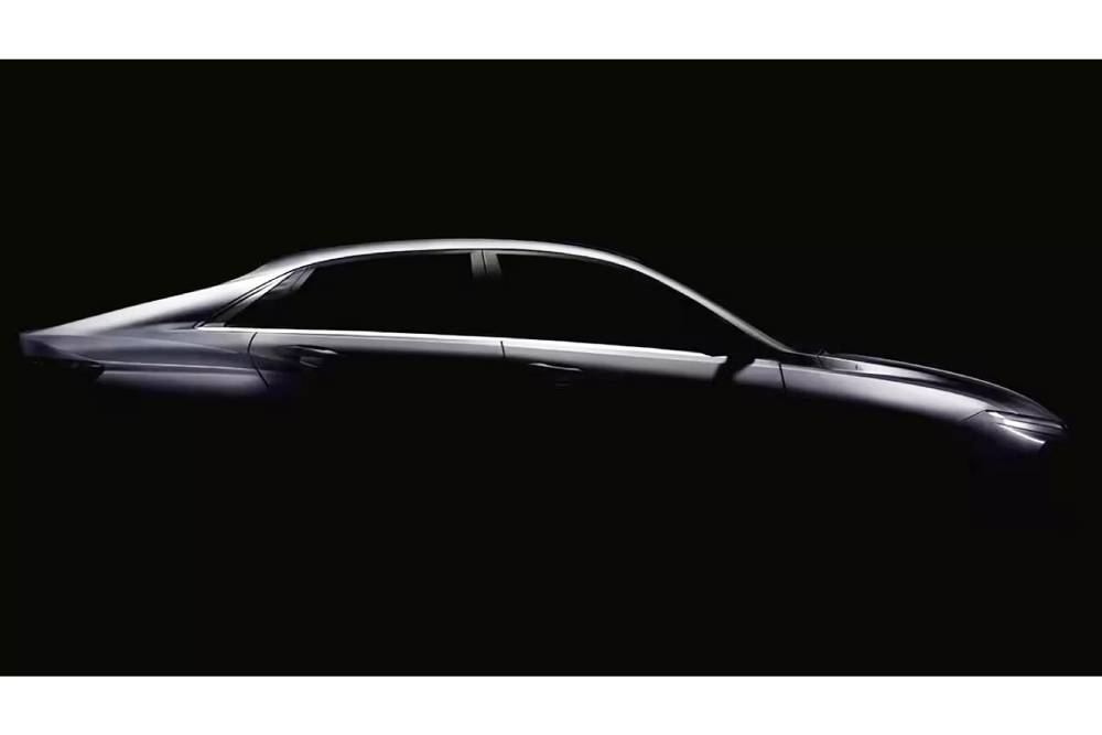 https://autogreeknews.gr/wp-content/uploads/2023/03/Hyundai-Verna-Teaser-2s.jpg