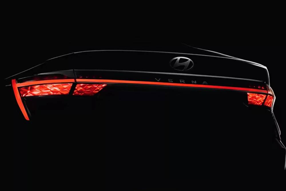 https://autogreeknews.gr/wp-content/uploads/2023/03/Hyundai-Verna-Teaser-3s.jpg