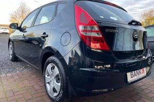 Hyundai-i30-2011-(8)