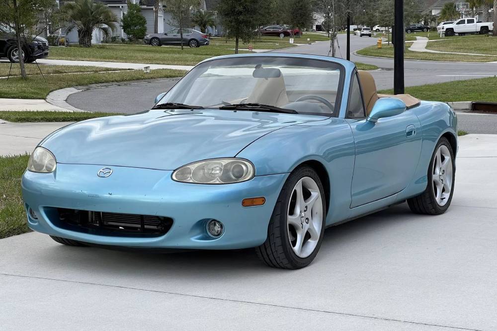 https://autogreeknews.gr/wp-content/uploads/2023/03/LS-Swapped-2000-Mazda-Miata-12.jpg