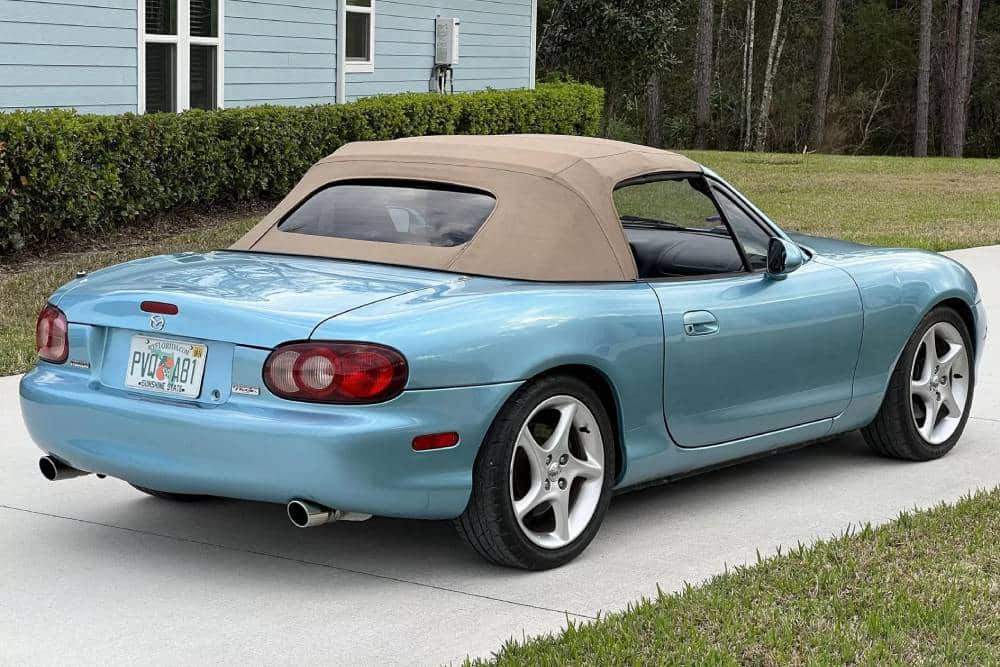 https://autogreeknews.gr/wp-content/uploads/2023/03/LS-Swapped-2000-Mazda-Miata-14.jpg
