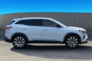 Renault-Austral-white-side