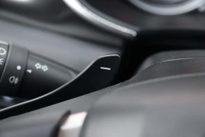 Suzuki-Vitara-Stong-Hybrid-esoteriko-(10)