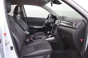 Suzuki-Vitara-Stong-Hybrid-esoteriko-(16)