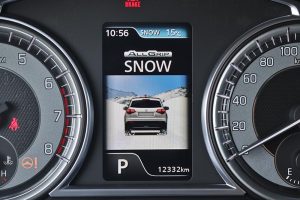 Suzuki-Vitara-Stong-Hybrid-esoteriko-(6)