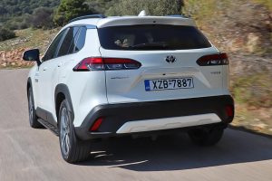 Toyota-Corolla-Cross-2.0-Hybrid-(2)