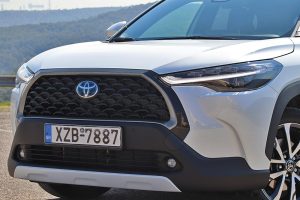 Toyota-Corolla-Cross-2.0-Hybrid-(29)