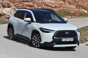 Toyota-Corolla-Cross-2.0-Hybrid-(6)