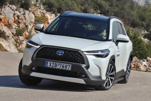 Toyota-Corolla-Cross-2.0-Hybrid-(7)