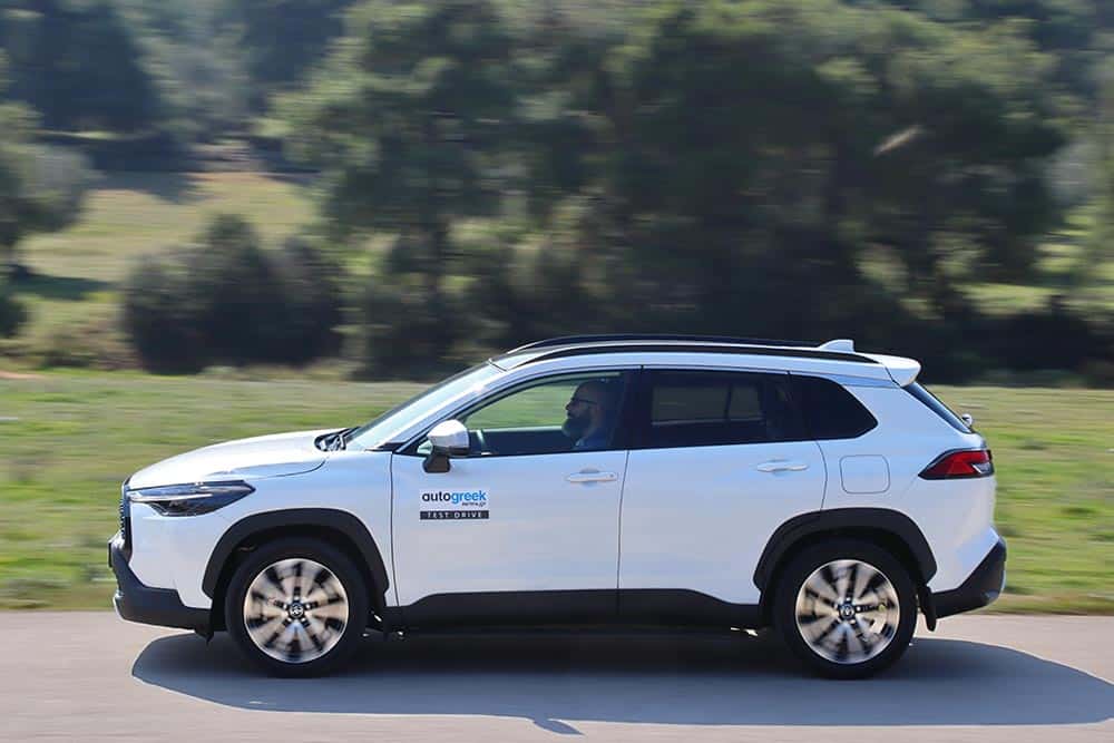 https://autogreeknews.gr/wp-content/uploads/2023/03/Toyota-Corolla-Cross-2.0-Hybrid-9.jpg