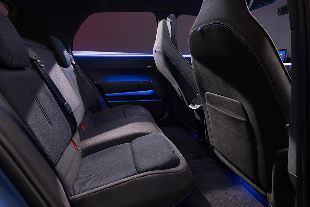 https://autogreeknews.gr/wp-content/uploads/2023/03/VW-ID.-2all-rear-seat-1.jpg