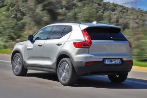 Volvo-XC40-T2-(2)