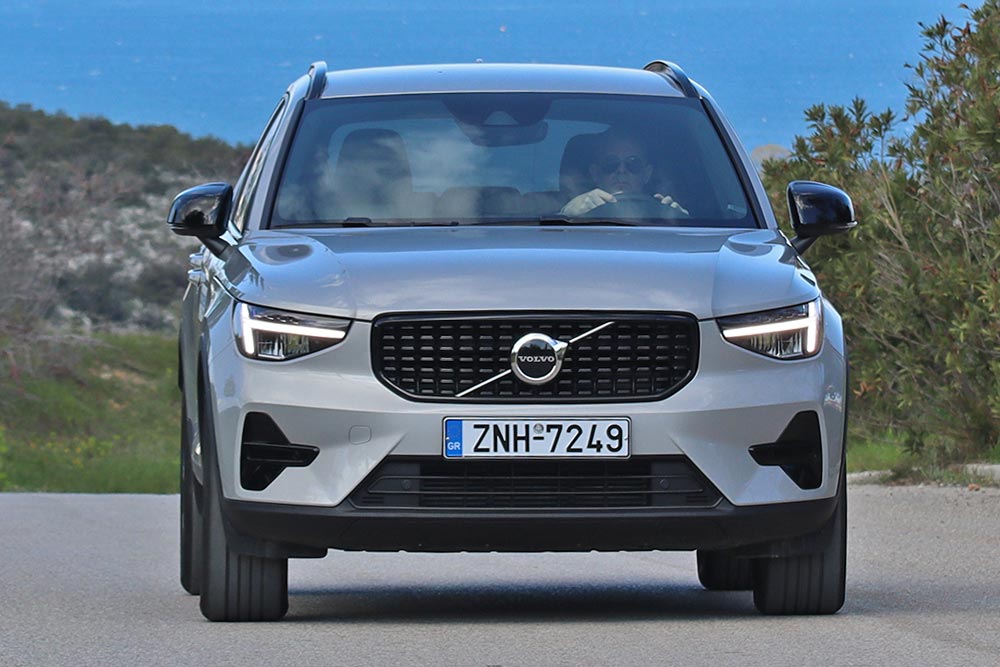 https://autogreeknews.gr/wp-content/uploads/2023/03/Volvo-XC40-T2-3.jpg