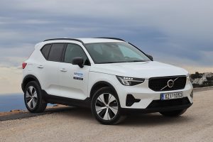 Volvo XC40 T5 2023 front