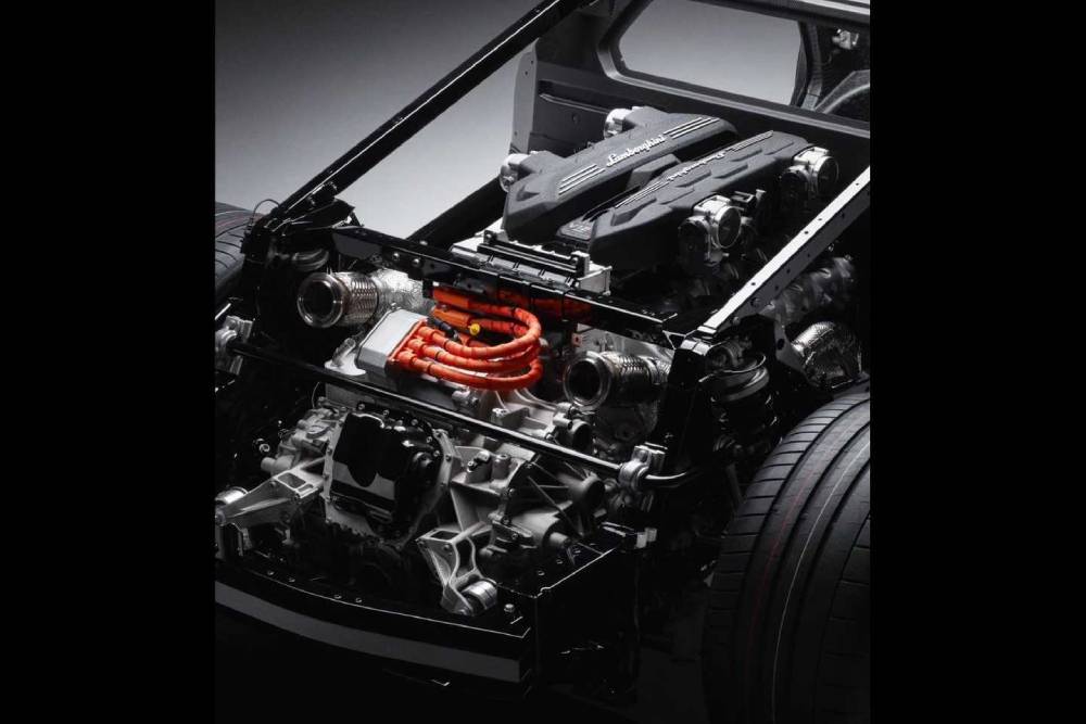 https://autogreeknews.gr/wp-content/uploads/2023/03/foto-nuova-lamborghini-v12-motore-ibrido-batte-6.jpg