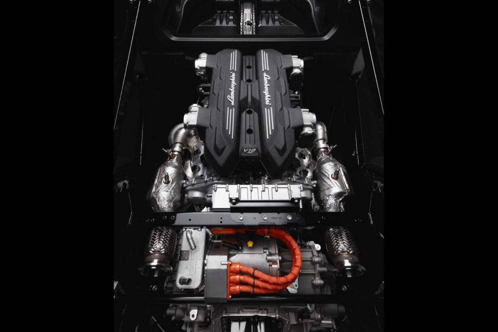 https://autogreeknews.gr/wp-content/uploads/2023/03/foto-nuova-lamborghini-v12-motore-ibrido-batte-7.jpg