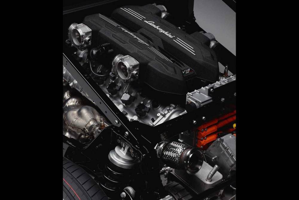 https://autogreeknews.gr/wp-content/uploads/2023/03/foto-nuova-lamborghini-v12-motore-ibrido-batte-8.jpg