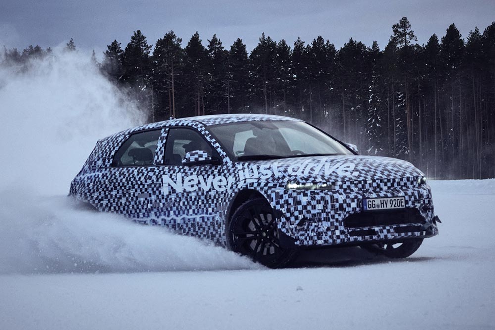 https://autogreeknews.gr/wp-content/uploads/2023/03/hyundai-ioniq-5-n-winter-test-drive-teaser-drift-02.jpg