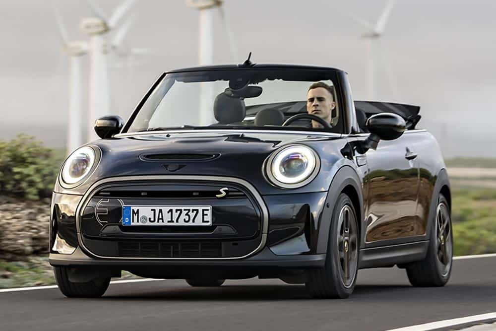 https://autogreeknews.gr/wp-content/uploads/2023/03/mini-cooper-se-convertible.jpg