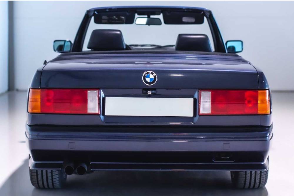 https://autogreeknews.gr/wp-content/uploads/2023/03/rare-1989-bmw-m3-convertible-fetches-over-101-000-3.jpg