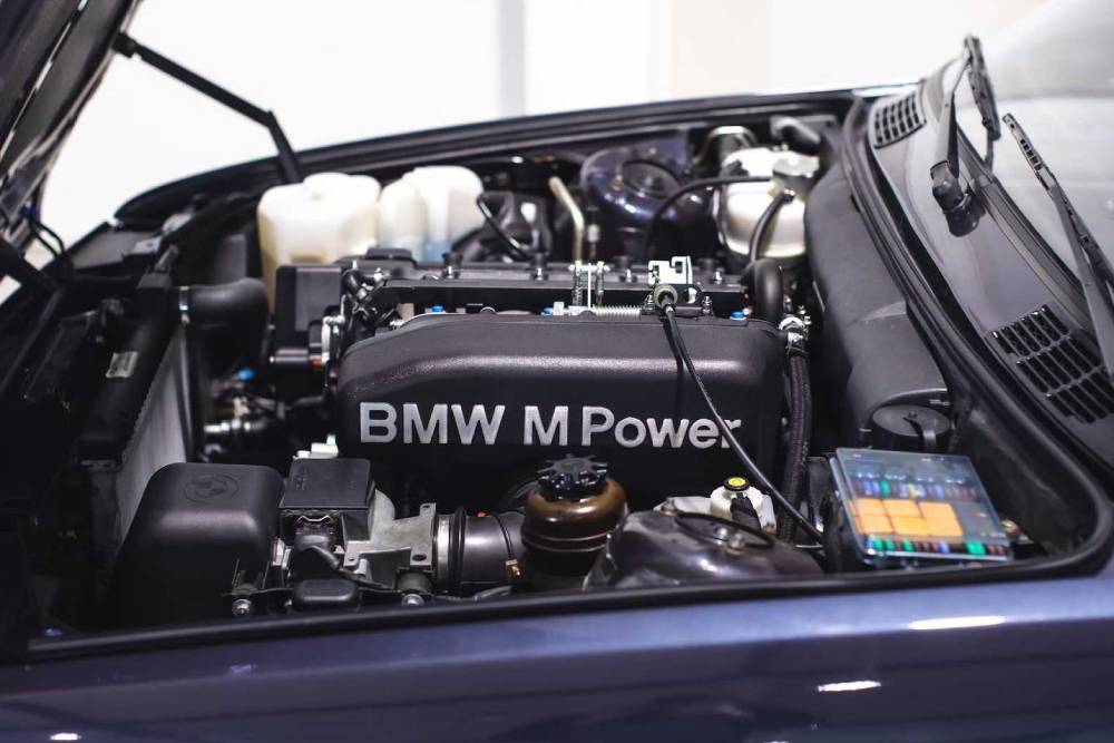 https://autogreeknews.gr/wp-content/uploads/2023/03/rare-1989-bmw-m3-convertible-fetches-over-101-000-6.jpg