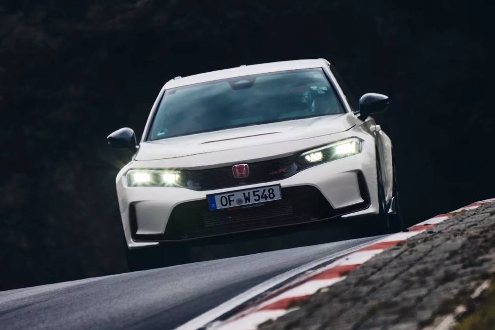 https://autogreeknews.gr/wp-content/uploads/2023/04/02-2023-Honda-Civic-Type-R-at-Nurburgring.jpg
