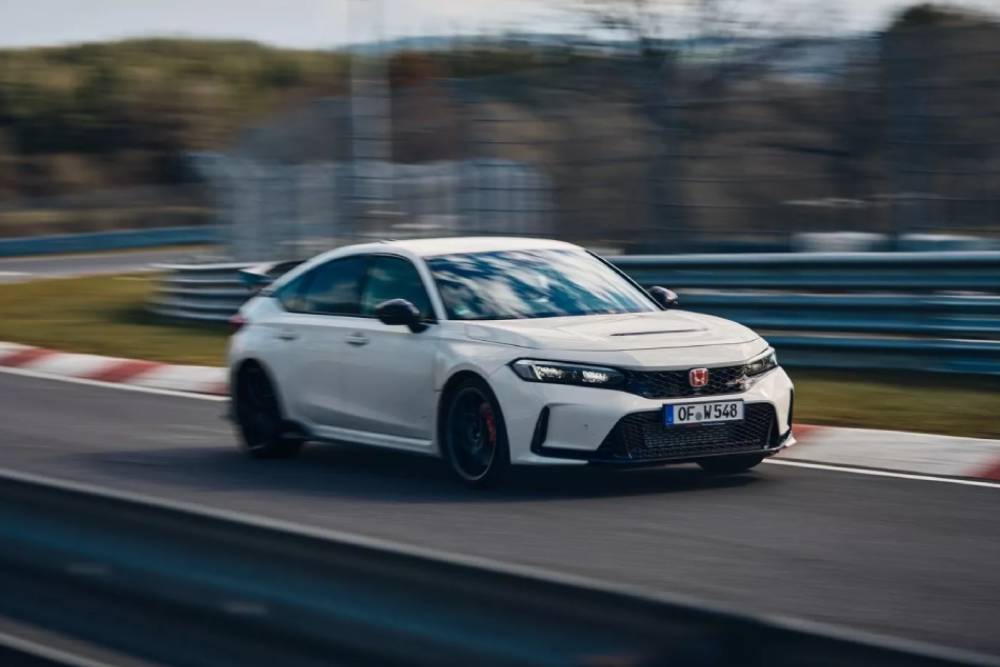 https://autogreeknews.gr/wp-content/uploads/2023/04/03-2023-Honda-Civic-Type-R-at-Nurburgring.jpg