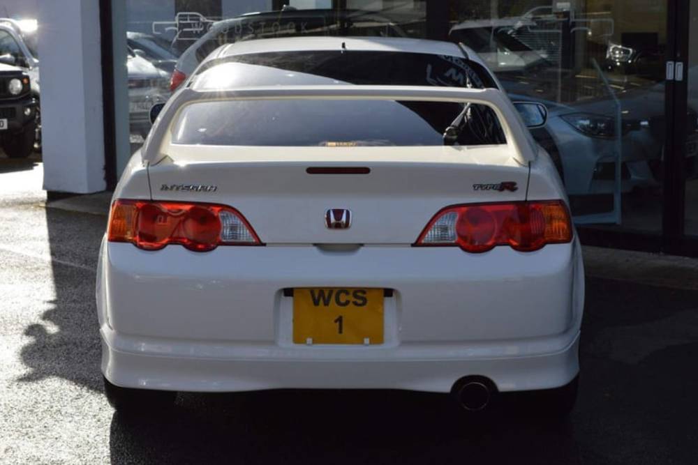 https://autogreeknews.gr/wp-content/uploads/2023/04/2016-honda-integra-type-r-for-sale-4.jpg