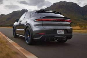 2024-Porsche-Cayenne-03