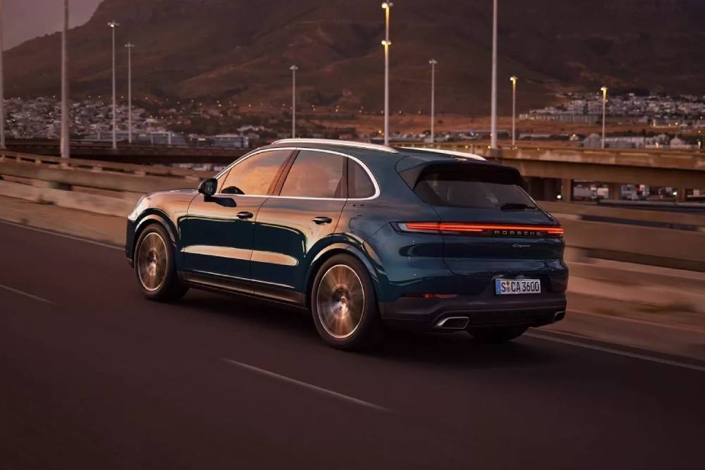 https://autogreeknews.gr/wp-content/uploads/2023/04/2024-Porsche-Cayenne-18.jpg
