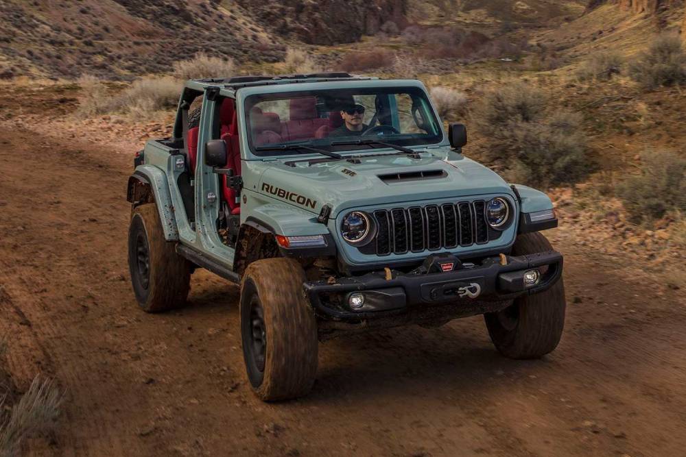 https://autogreeknews.gr/wp-content/uploads/2023/04/2024-jeep-wrangler-front-view.jpg