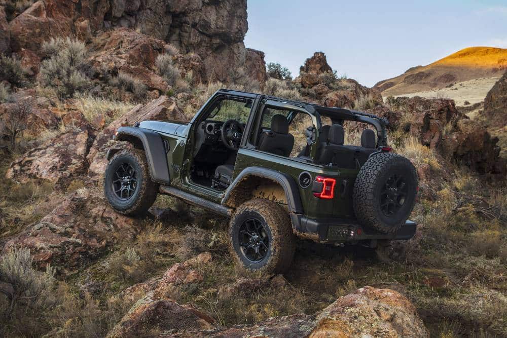 https://autogreeknews.gr/wp-content/uploads/2023/04/2024-jeep-wrangler-gets-new-grille-winch-and-tech-6.jpg