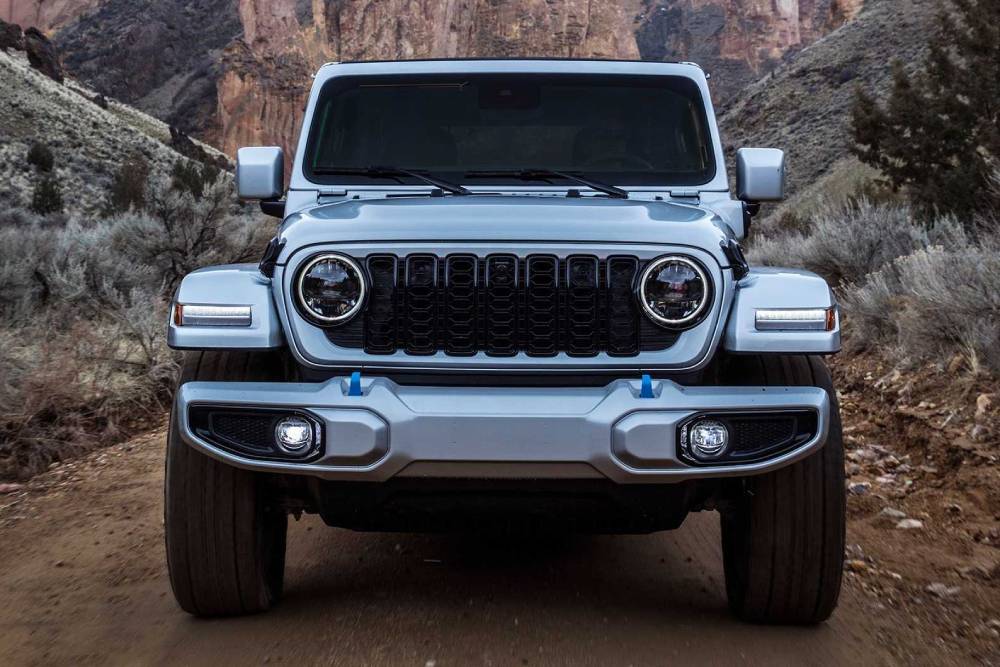 https://autogreeknews.gr/wp-content/uploads/2023/04/2024-jeep-wrangler-grille.jpg