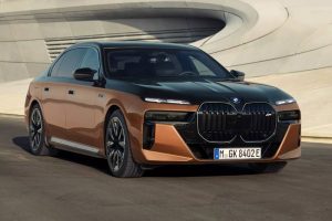 BMW-i7-M70-xDrive-20-scaled