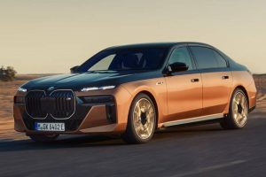 BMW-i7-M70-xDrive-3-2048×1365