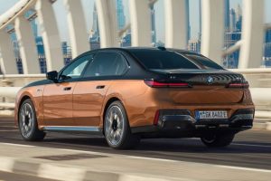 BMW-i7-M70-xDrive-6-2048×1365