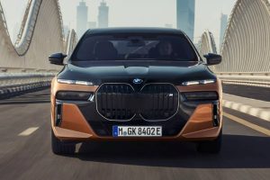 BMW-i7-M70-xDrive-7-2048×1365
