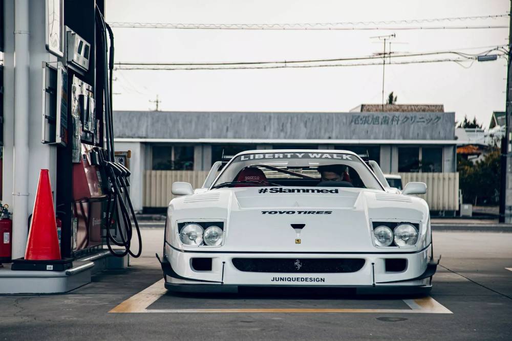 https://autogreeknews.gr/wp-content/uploads/2023/04/Liberty-Walks-Ferrari-F40-1.jpg