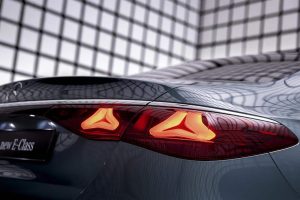 Mercedes-E-Class-2023-(16)